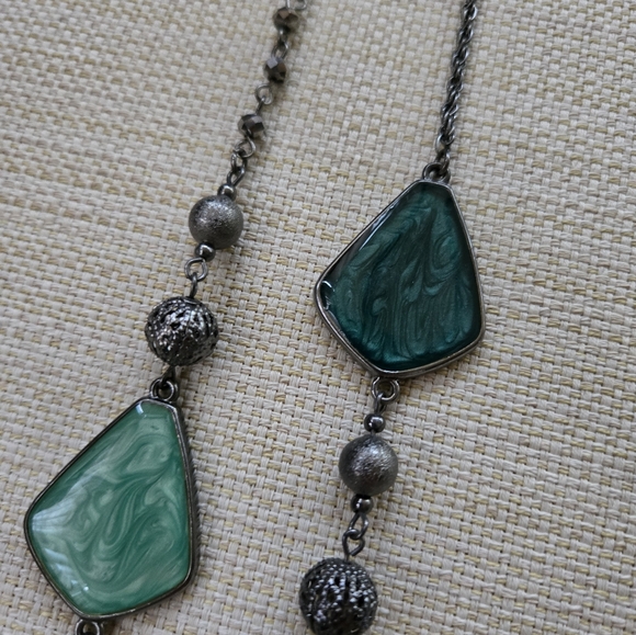 Necklace Green Stone in Silver tone Setting Chain Beads Long 38" - Picture 1 of 12